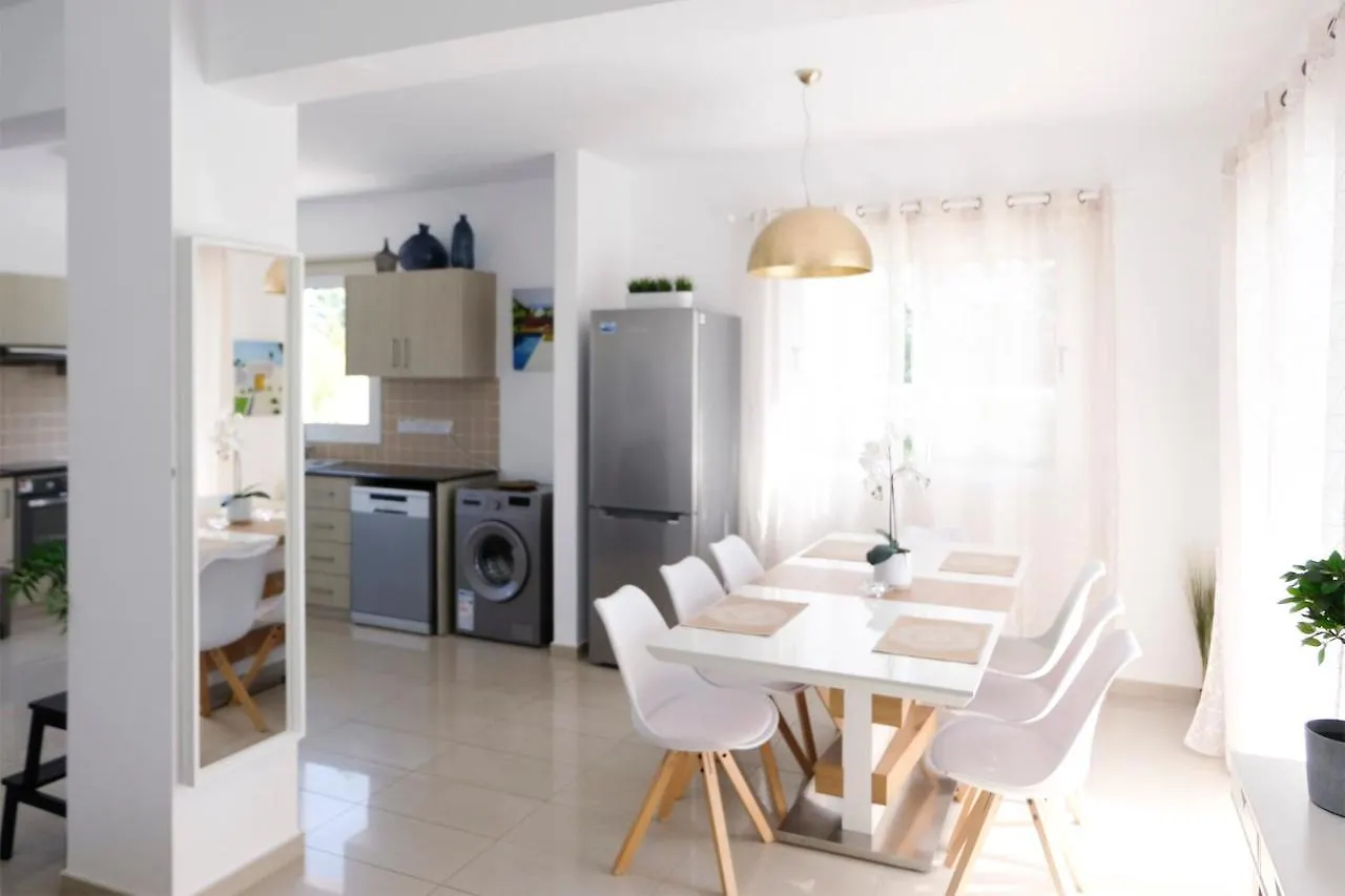Nissini Blanco, 3 Bedroom Villa With Private Pool, 5 Min To The Beach Ayia Napa